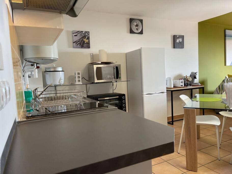 Immense Studio 51 Jusqu'A 4 Personnes Avec Vue Mer Saint-Denis Exterior foto